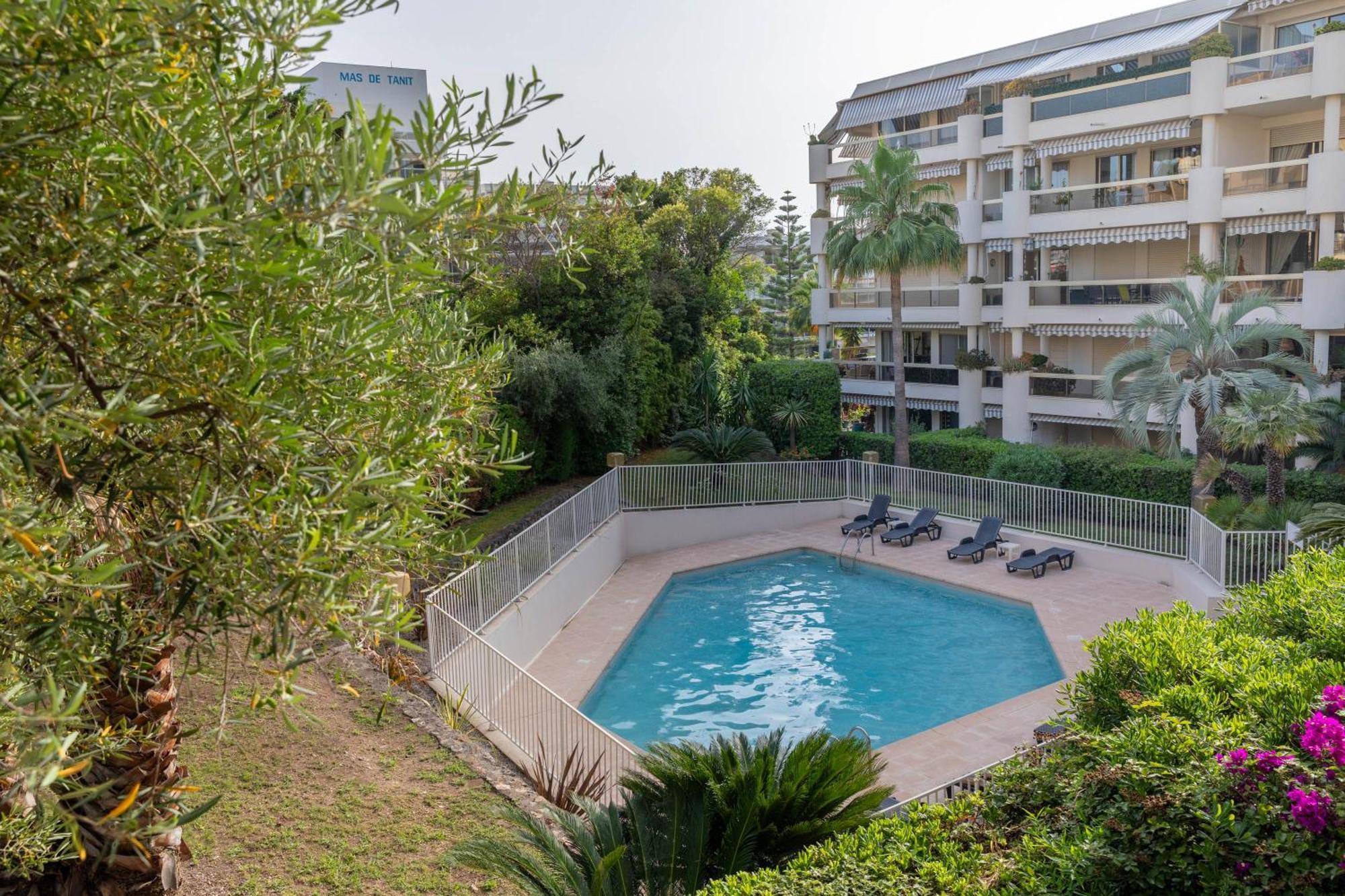 Апартаменты Tanit Piscine, 6 Couchages, Parking Антиб Экстерьер фото